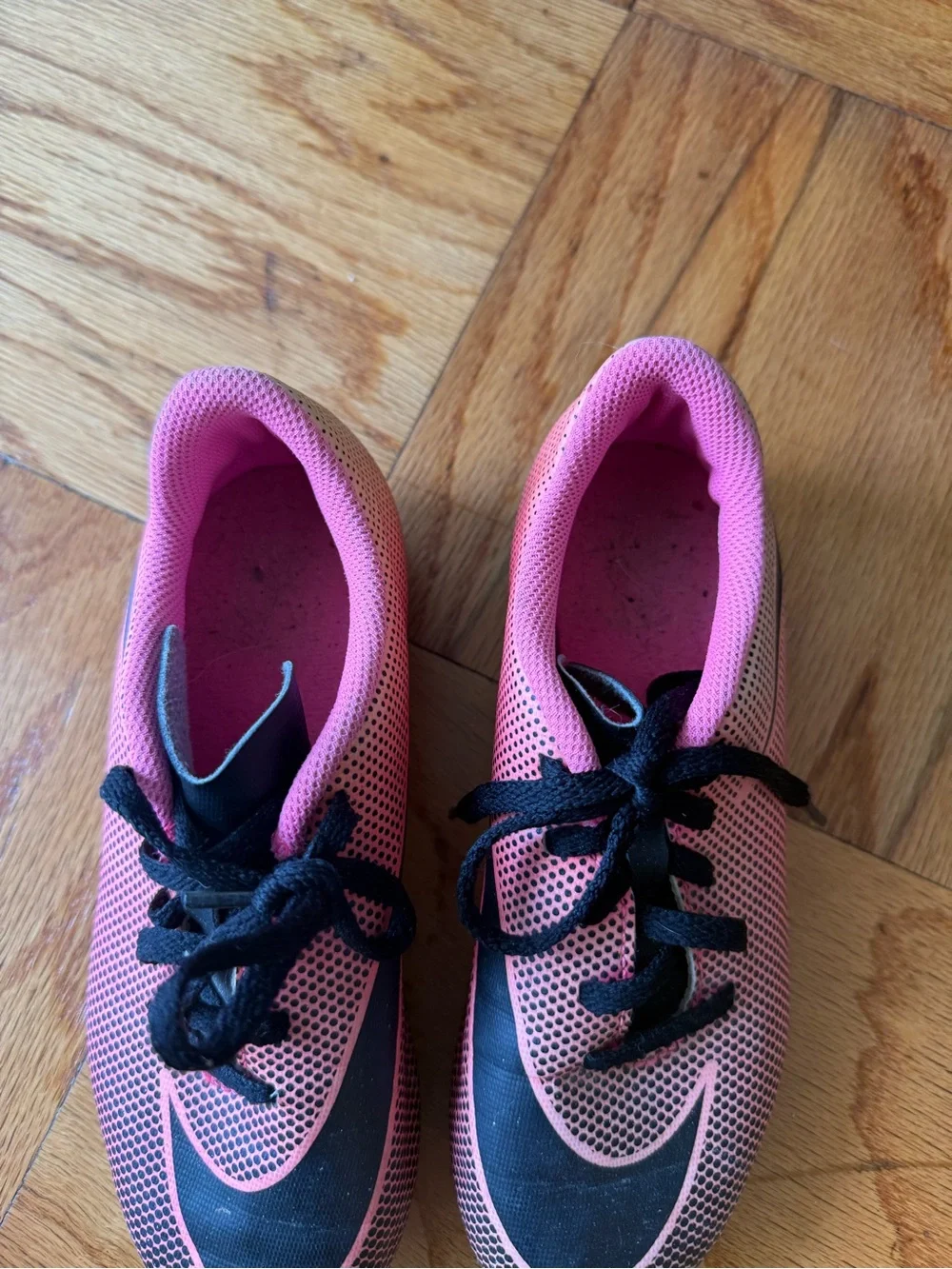 Nike soccer shoes size 1Youth